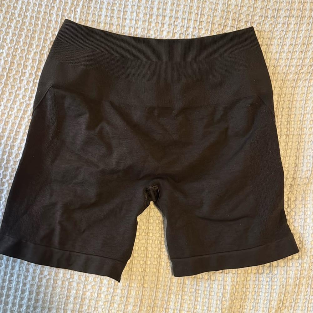 Alphalete Amplify Contour 5” Shorts - Brown